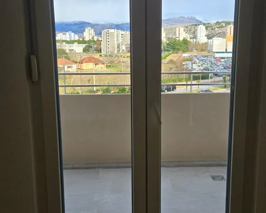 Izdavanje, dvosoban stan, 71m², Central Point, Podgorica