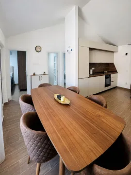 Rent, three bedroom apartment, 125m², Tivat, Crna Gora - image 13