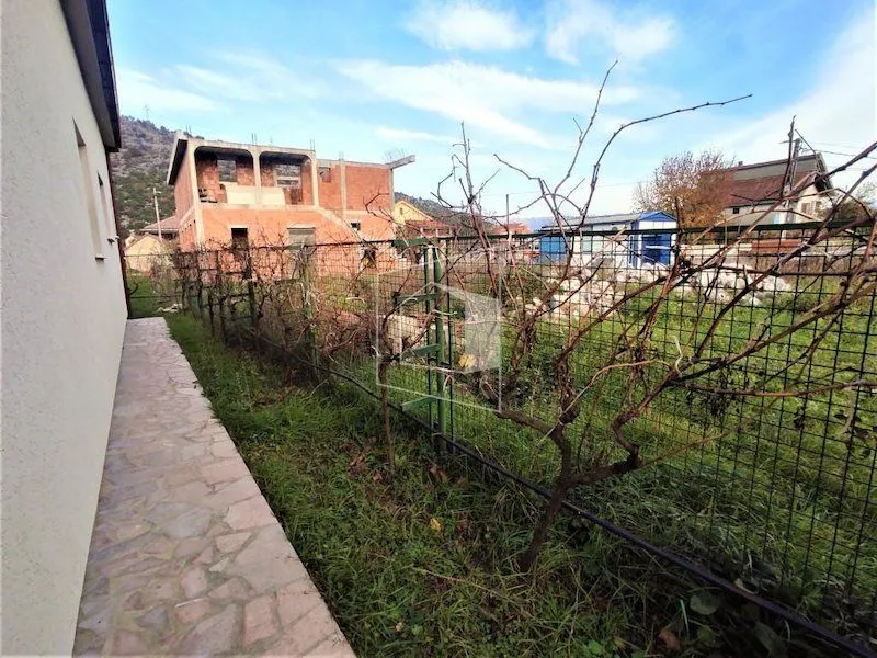 Rent, house, 180m², Mareza, Podgorica