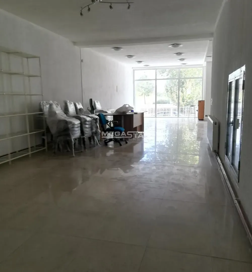 Sale, office space, 382m², Vojlovica, Pančevo