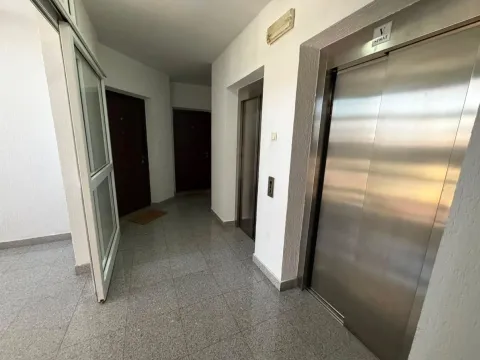 Rent, two bedroom apartment, 56m², Podgorica, Crna Gora - image 7