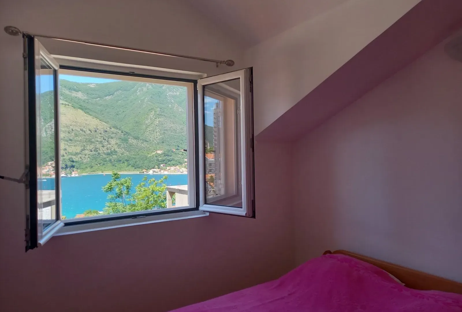 Prodaja, dvosoban stan, 62m², Dobrota, Kotor
