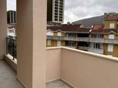 Sale, one bedroom apartment, 71m², Adok, Budva - image 11