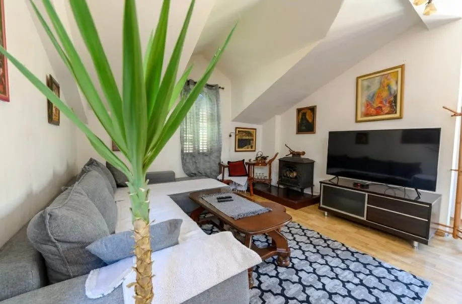 Rent, three bedroom apartment, 110m², Dobrota, Kotor
