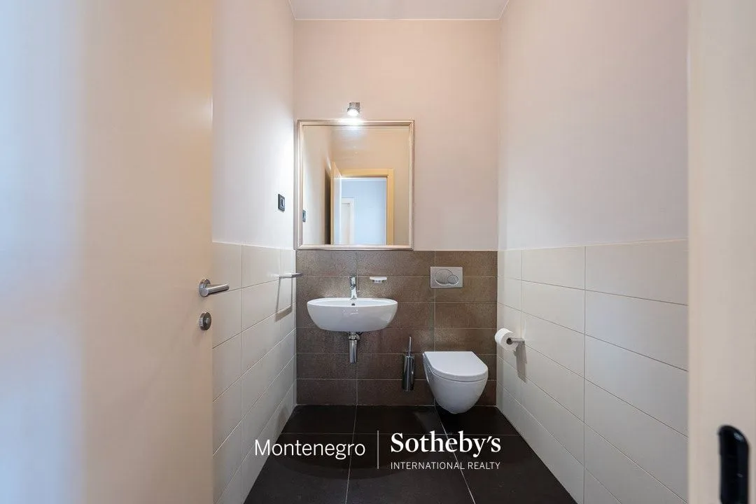 Rent, three bedroom apartment, 204m², Kod Capital Plaze, Podgorica
