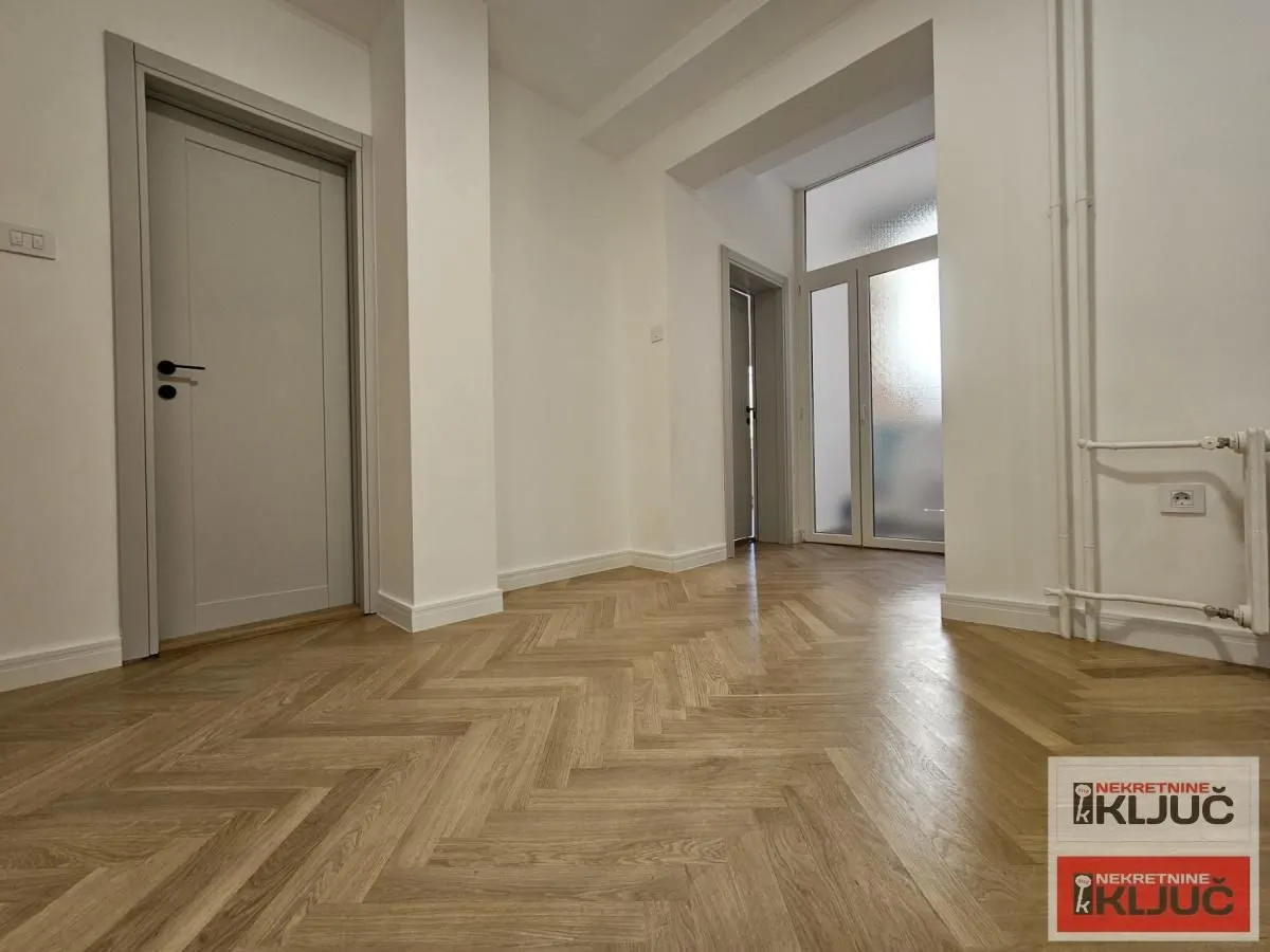 Prodaja, trosoban stan, 85m², Centar, Novi Sad