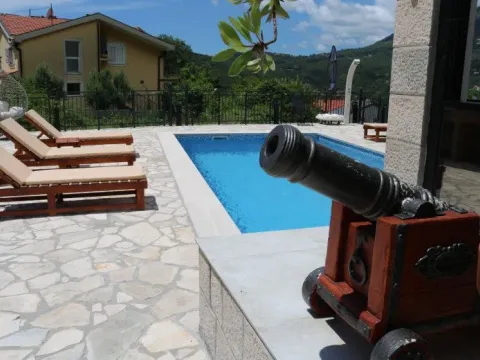 Rent, house, 200m², Kuti, Herceg Novi - image 4