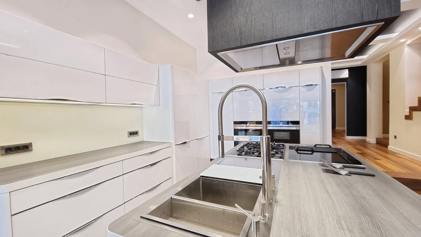 Sale, three bedroom apartment, 313m², Budva, Crna Gora