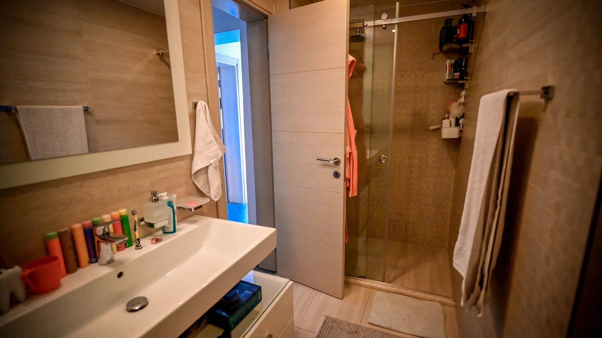 Izdavanje, trosoban stan, 100m², Centar, Podgorica