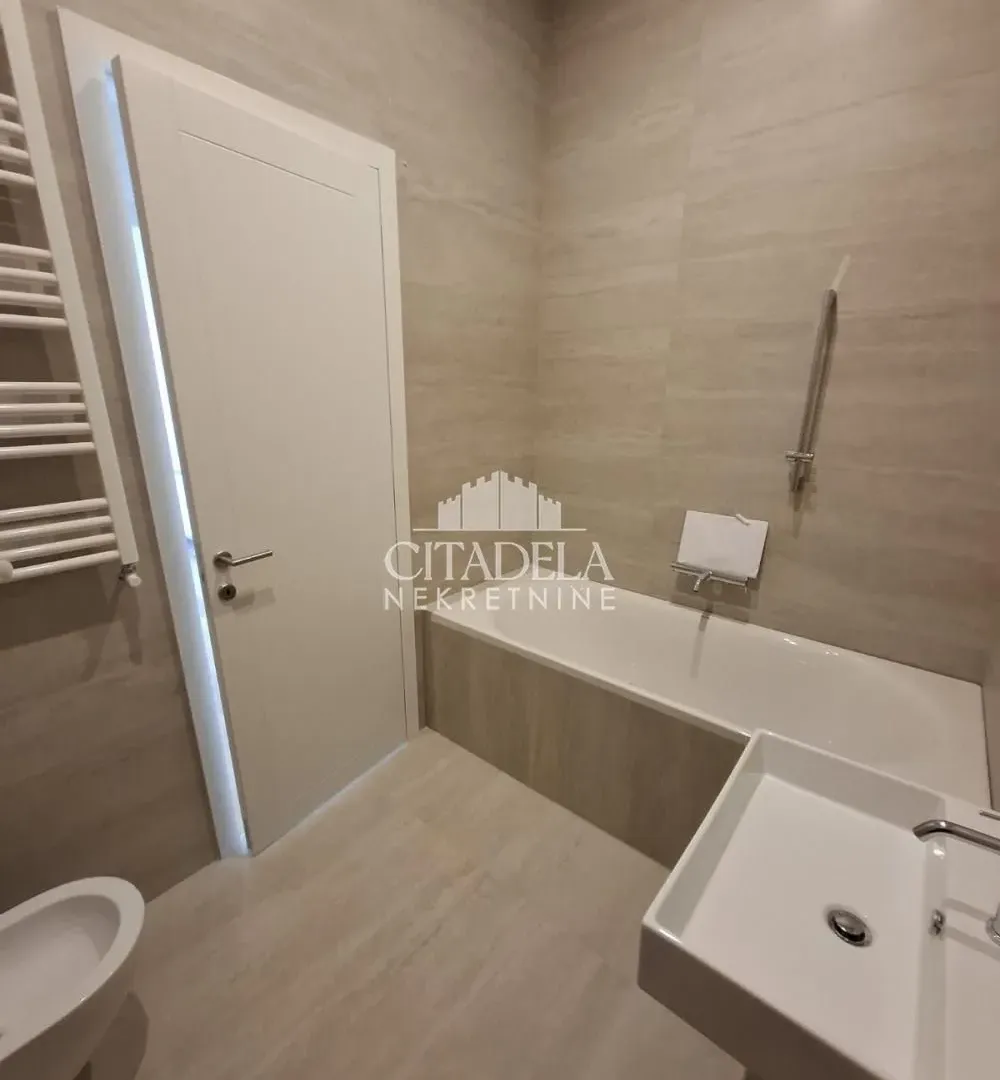 Prodaja, četvorosoban stan, 131m², Čukarica, Beograd