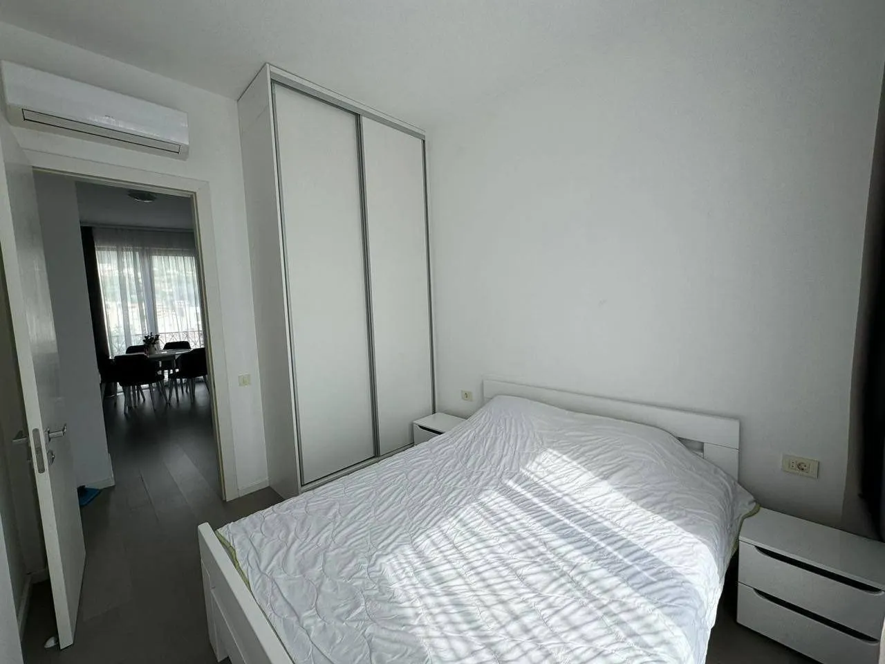 Izdavanje, dvosoban stan, 75m², Bečići, Budva