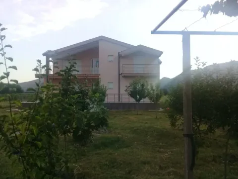 Izdavanje, kuća, 200m², Botun, Podgorica - image 2