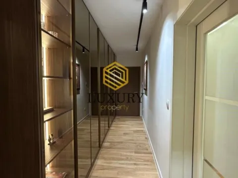 Izdavanje, dvosoban stan, 108m², Central Point, Podgorica - image 2