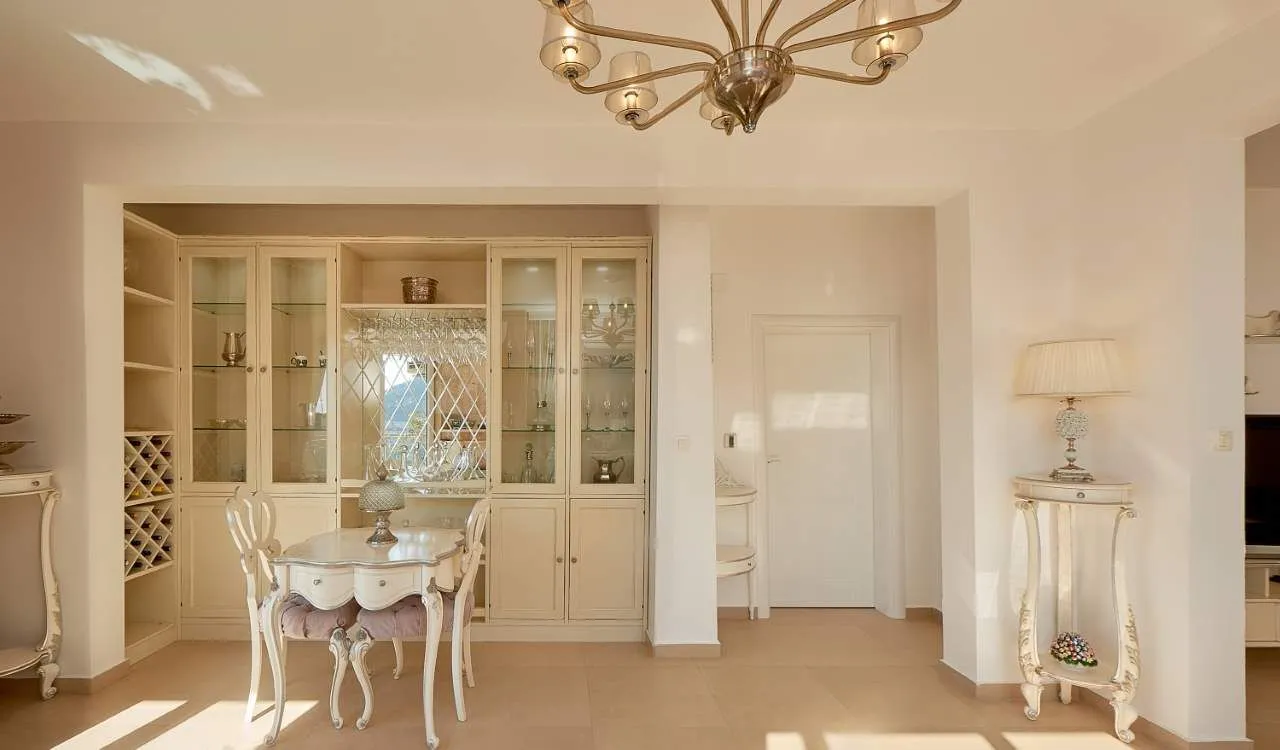 Prodaja, trosoban stan, 150m², Bečići, Budva