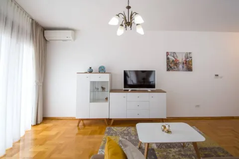 Rent, two bedroom apartment, 88m², Bečići, Budva - image 3