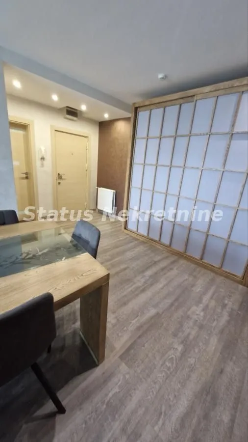 Izdavanje, četvorosoban stan, 116m², Novi Sad, Srbija