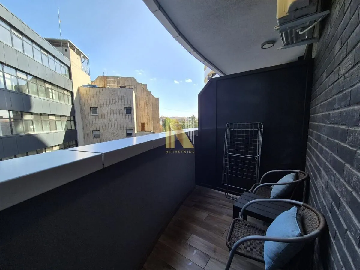 Izdavanje, dvosoban stan, 48m², Centar, Novi Sad