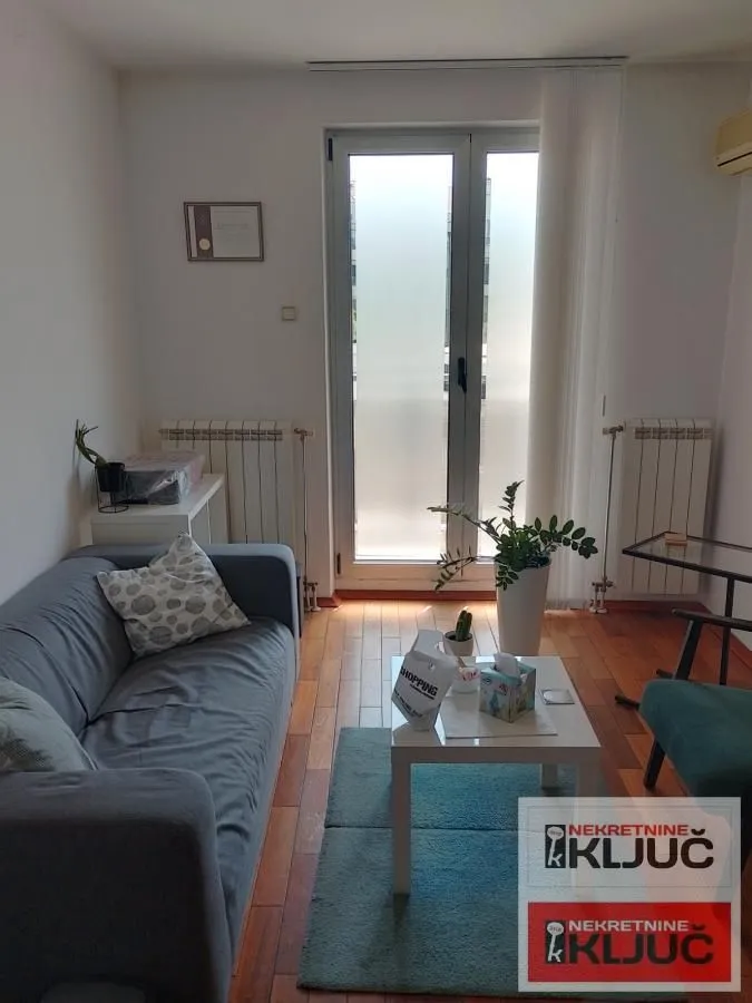 Prodaja, jednosoban stan, 28m², Bulevar Oslobodjenja, Novi Sad Sve Podlokacije