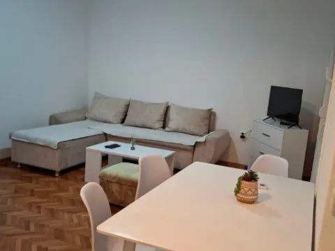 Izdavanje, dvosoban stan, 60m², Dobrota, Kotor - image 3