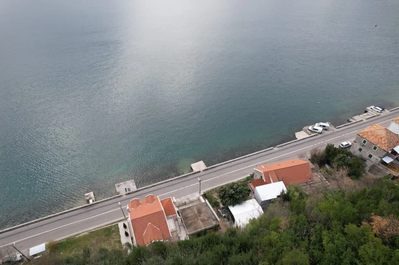 Prodaja, kuća, 211m², Donja Lastva, Tivat