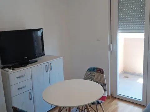 Rent, studio apartment, 28m², Tuški Put, Podgorica - image 2