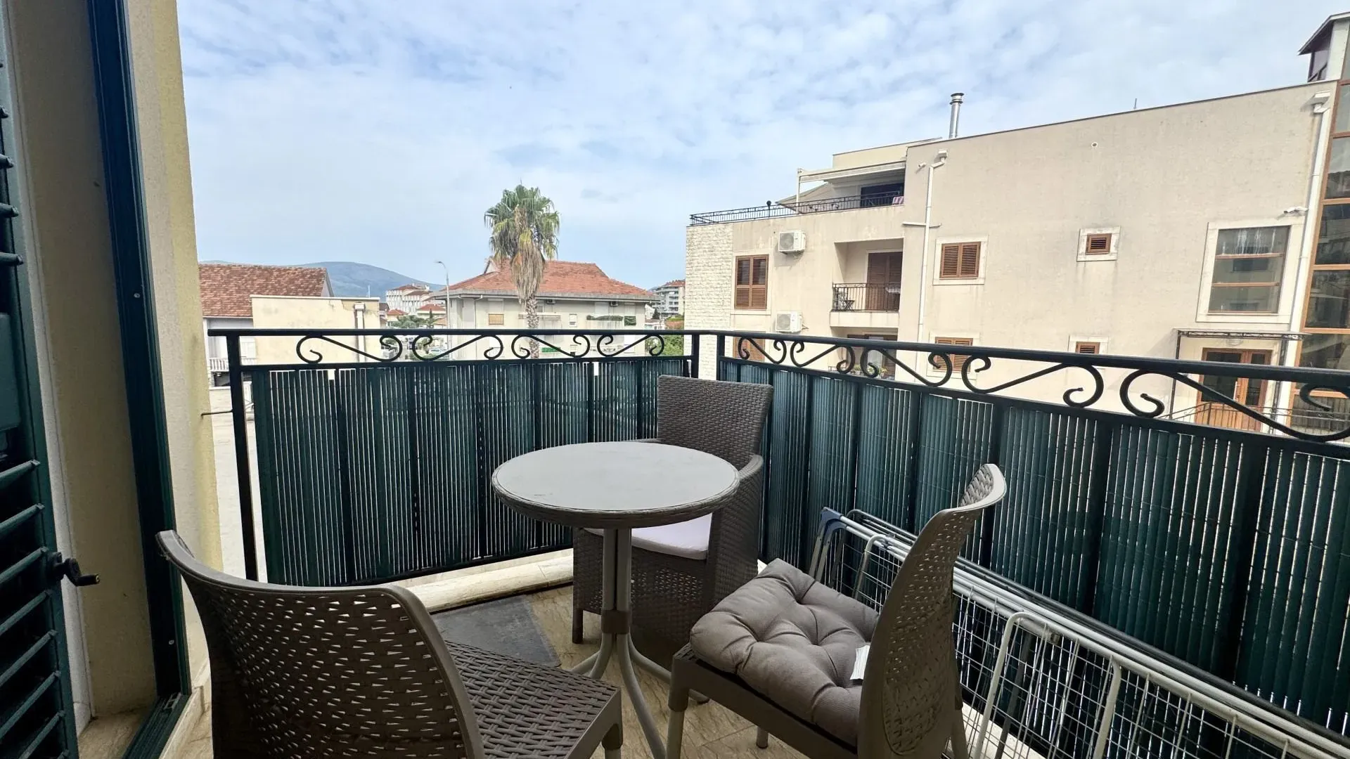 Rent, three bedroom apartment, 86m², Kalimanj, Tivat