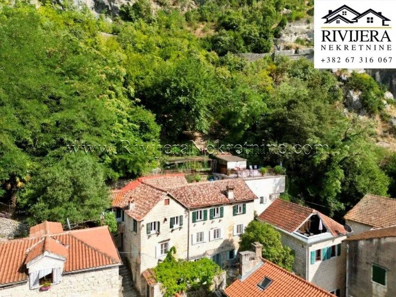 Prodaja, trosoban stan, 82m², Centar, Kotor