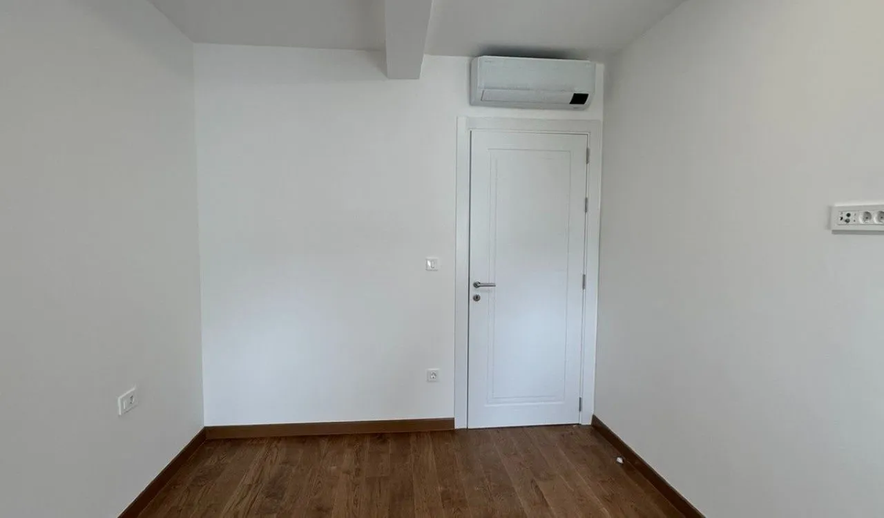 Izdavanje, dvosoban stan, 64m², Podgorica, Crna Gora