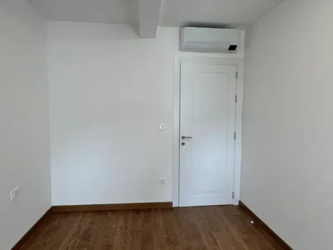 Rent, two bedroom apartment, 64m², Podgorica, Crna Gora - image 10