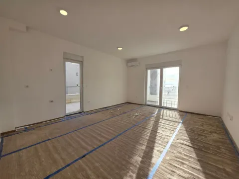 Prodaja, dvosoban stan, 64m², Budva, Crna Gora - image 1