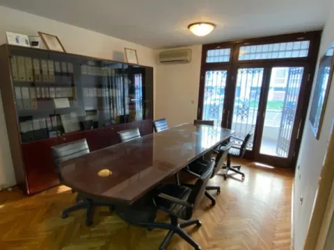 Prodaja,  poslovni prostor, 65m2, Centar, Bar