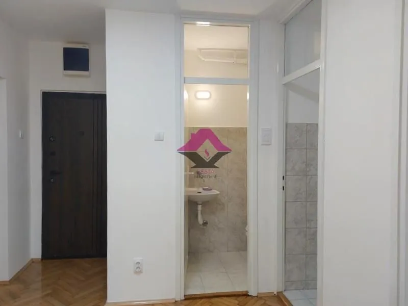 Izdavanje, trosoban stan, 68m², Poštanska Štedionica, Palilula Sve Podlokacije