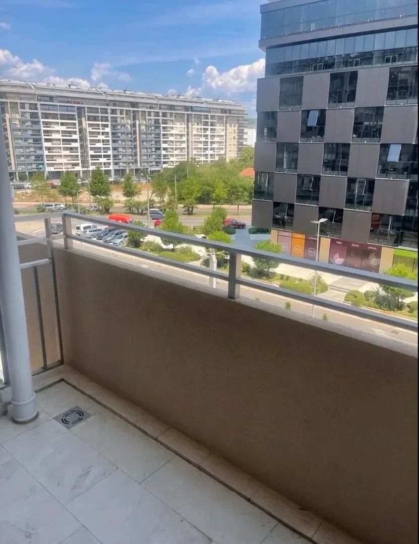 Izdavanje, jednosoban stan, 47m², Central Point, Podgorica