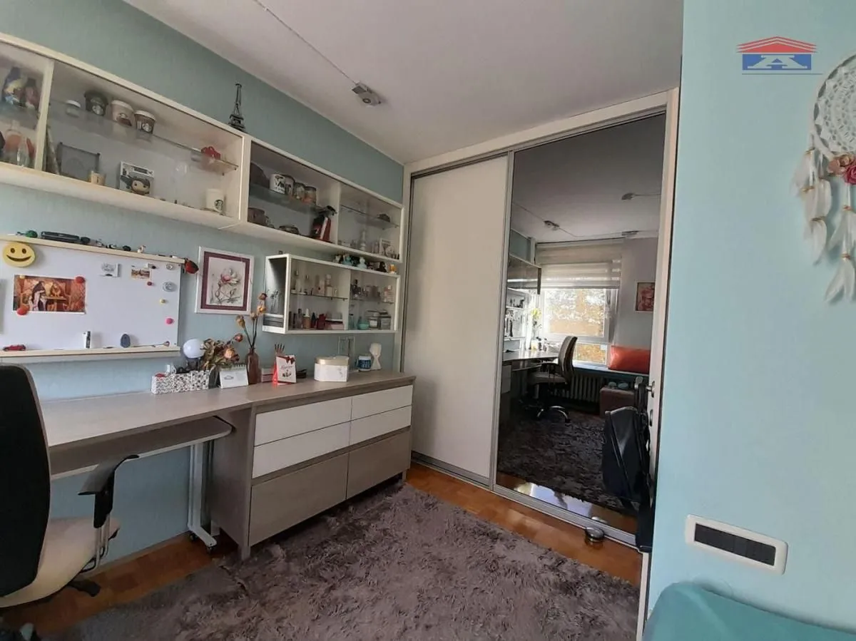 Prodaja, četvorosoban stan, 70m², Bulevar Oslobodjenja, Novi Sad Sve Podlokacije