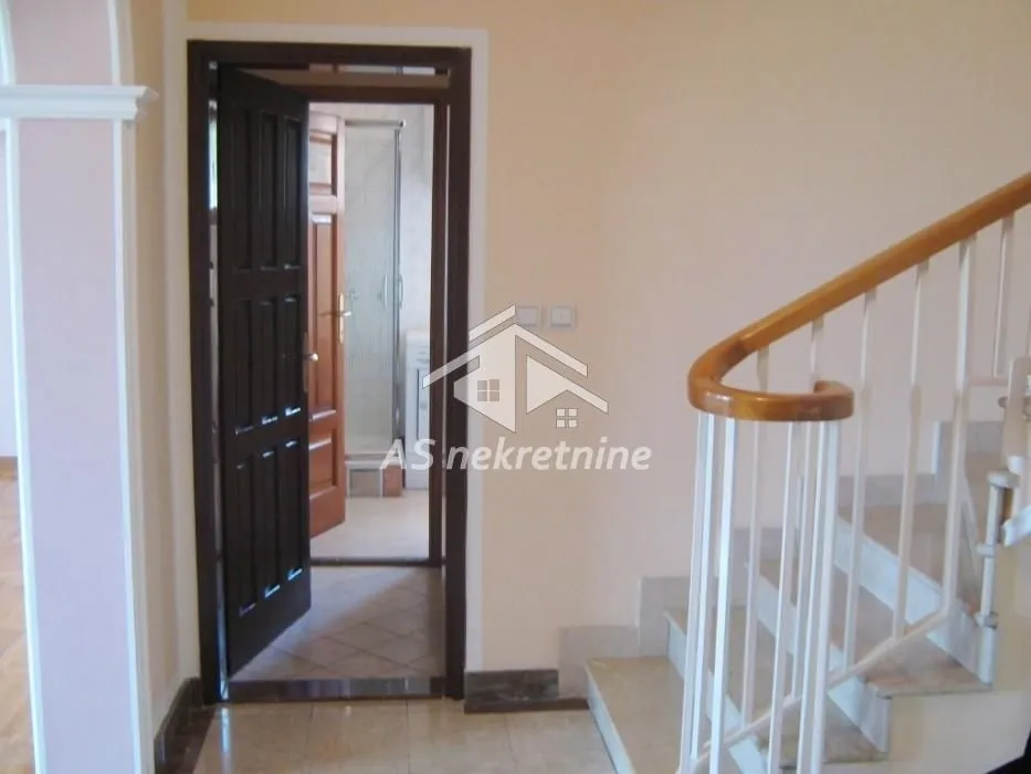 Izdavanje, stan, 200m², Savski Venac, Beograd