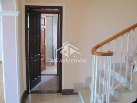 Izdavanje, stan, 200m², Savski Venac, Beograd - image 12