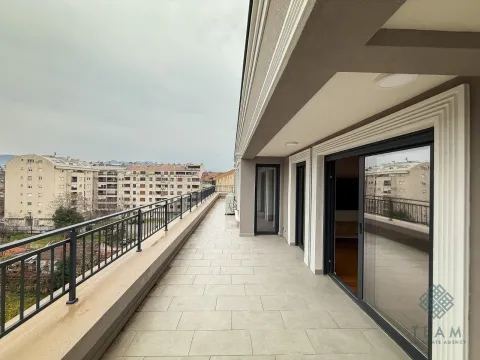 Izdavanje, trosoban stan, 163m², Preko Morače, Podgorica - image 18