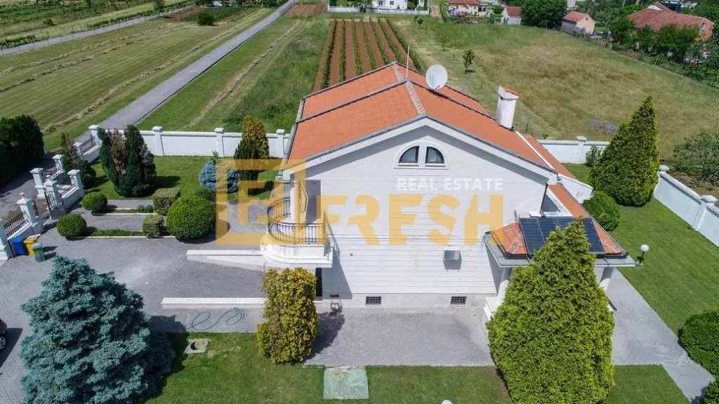 Prodaja, kuća, 320m², Tološi, Podgorica
