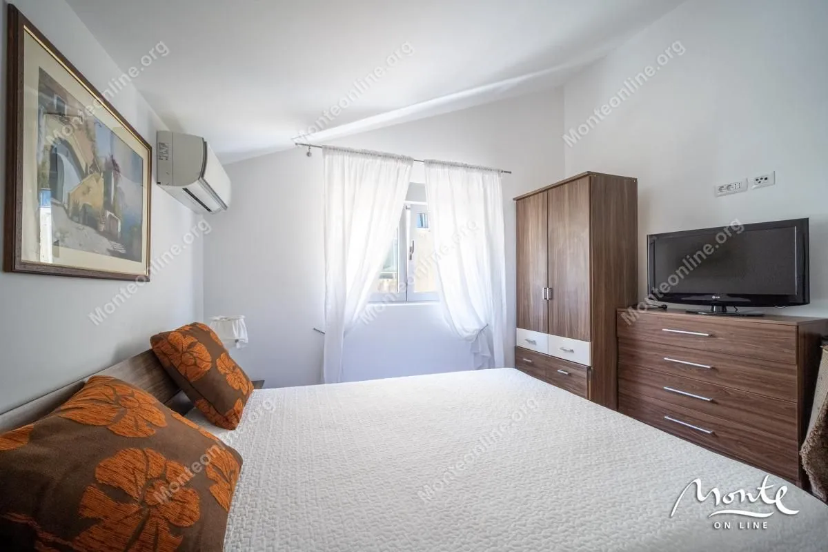 Prodaja, dvosoban stan, 61m², Dobrota, Kotor