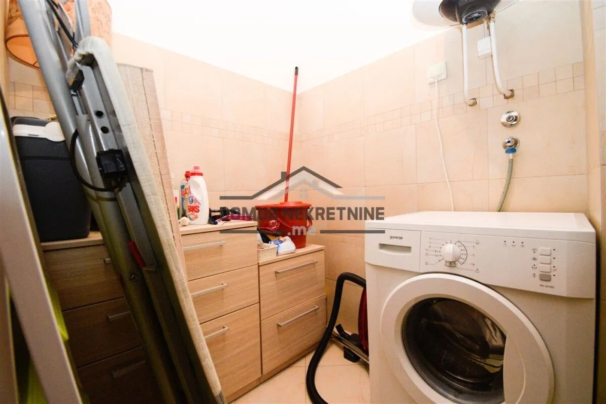 Izdavanje, dvosoban stan, 70m², Gorica C, Podgorica