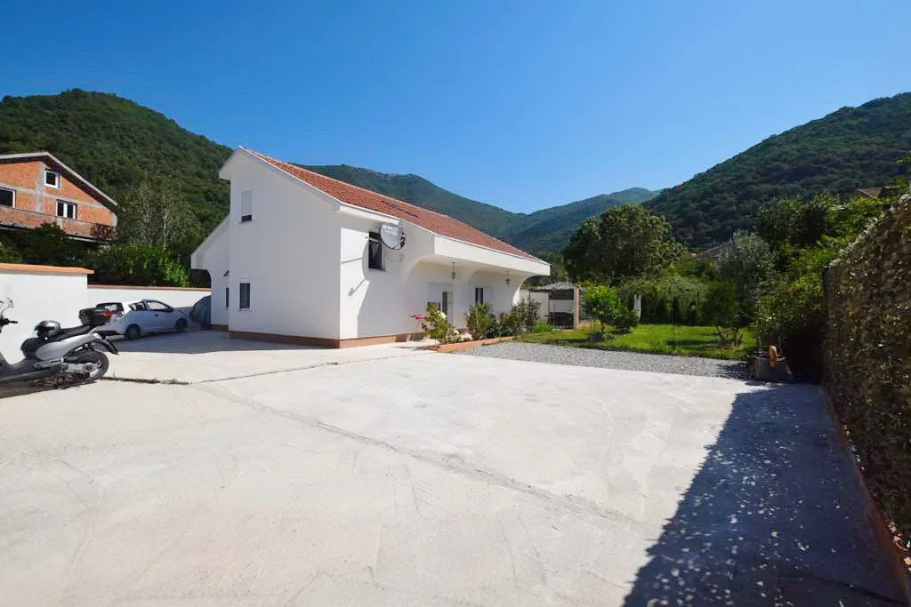 Rent, house, 136m², Donja Lastva, Tivat