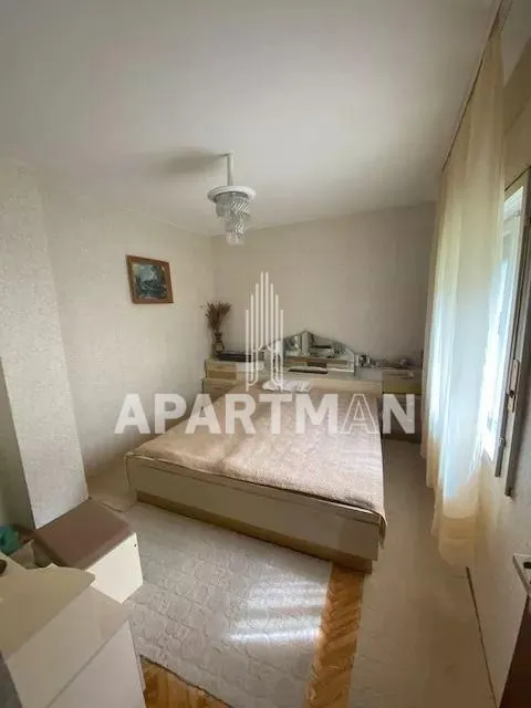 Prodaja, kuća, 330m², Centar, Topola