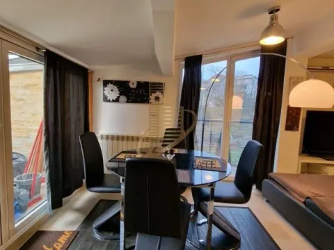 Izdavanje, trosoban stan, 75m², Savski Venac, Beograd - image 4