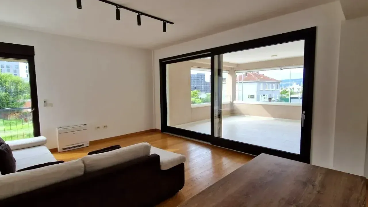 Izdavanje, stan, 110m², Tivat, Crna Gora