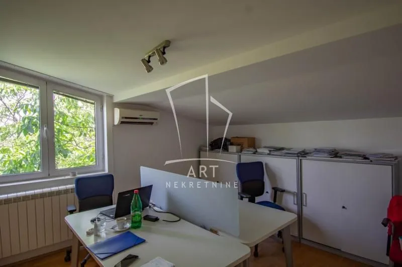 Prodaja, stan, 226m², Voždovac Sve Podlokacije, Beograd