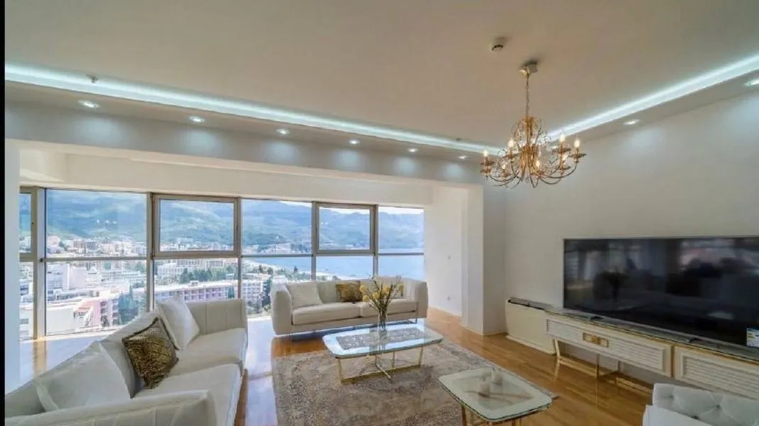 Izdavanje, trosoban stan, 130m², Babin Do, Budva