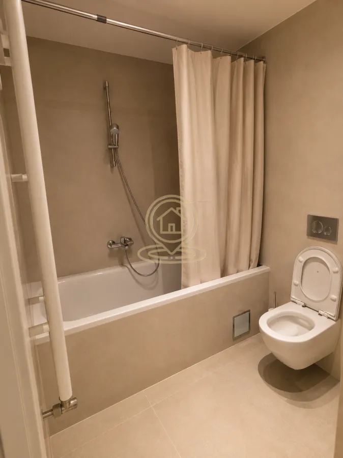 Izdavanje, trosoban stan, 84m², Savski Venac, Beograd
