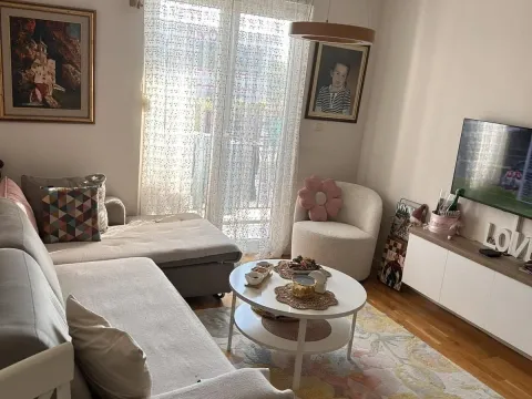 Prodaja, jednosoban stan, 39m², Stari Aerodrom, Podgorica - image 1
