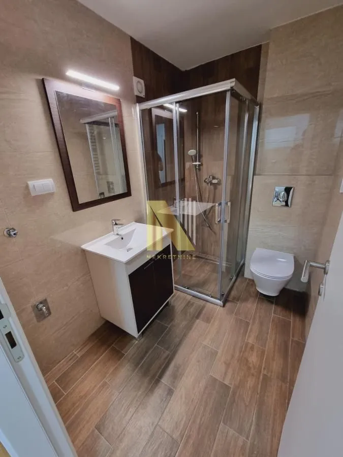 Prodaja, trosoban stan, 63m², Bulevar patrijarha Pavla, Novi Sad Sve Podlokacije