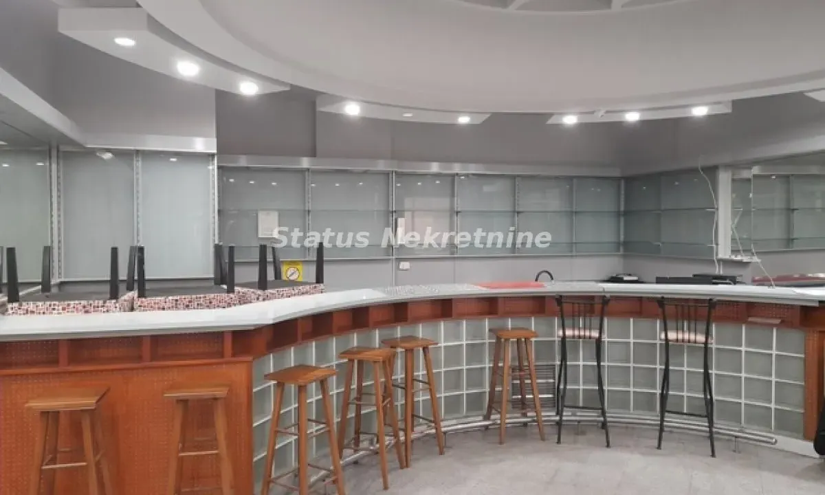 Izdavanje, poslovni prostor, 39m², Centar, Novi Sad